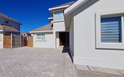 Casa nueva en Condominio a pasos del mar y Club Serena Golf